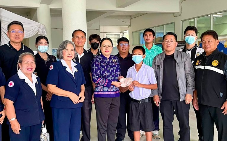 ตรวจเยี่ยมนักเรียนทุนมูลนิธิร่วมจิตต์น้อมเกล้าเพื่อเยาวชนใน พระบรมราชูปถัมภ์